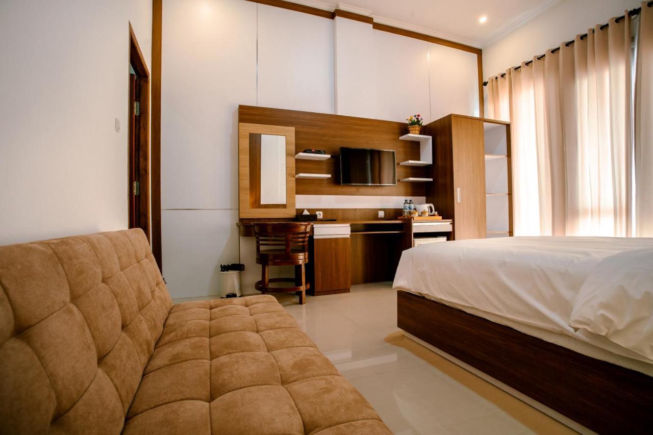 Nusa Sedayu Hotel By Ocean View Batununggul Exterior foto