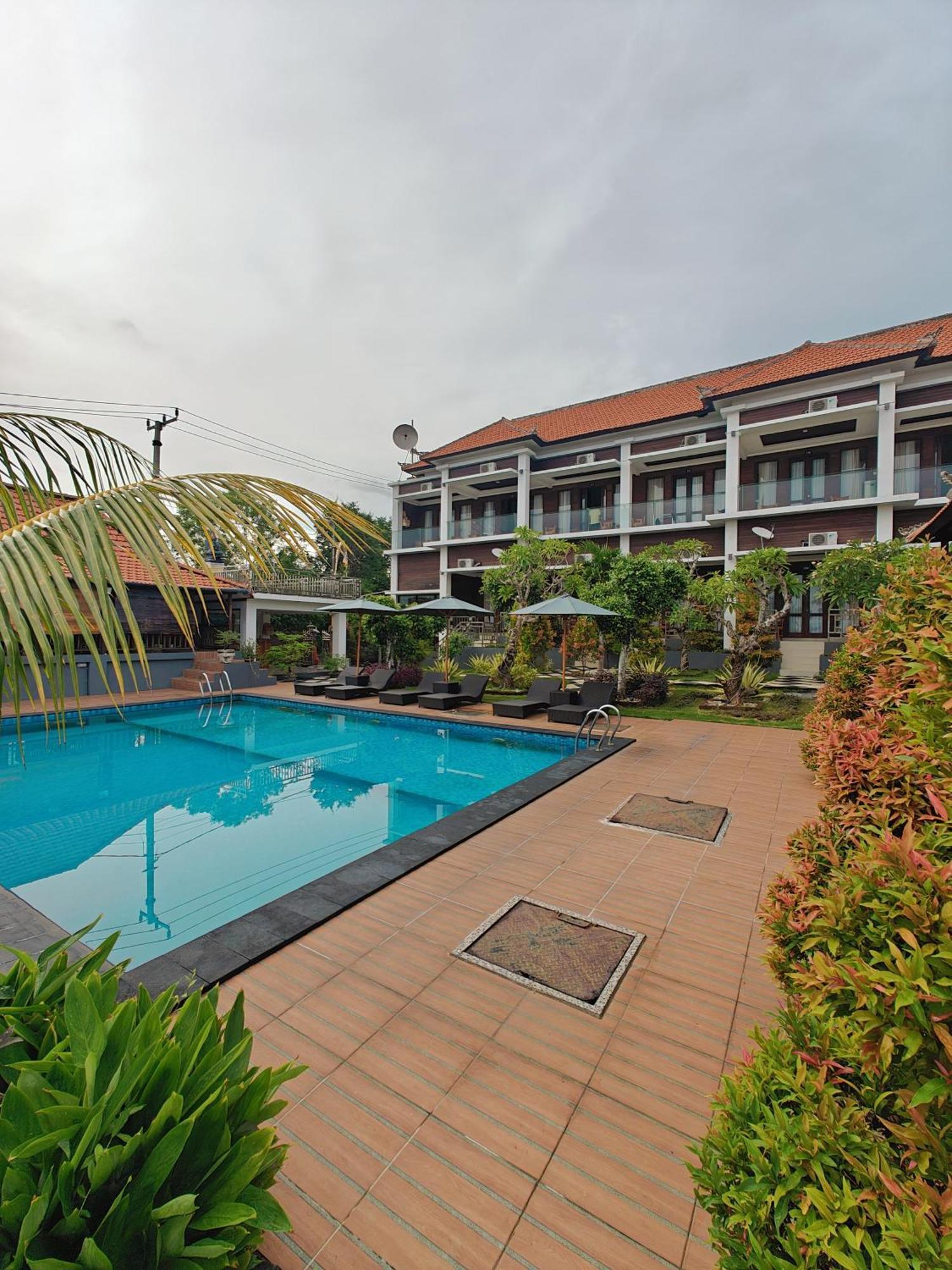 Nusa Sedayu Hotel By Ocean View Batununggul Exterior foto