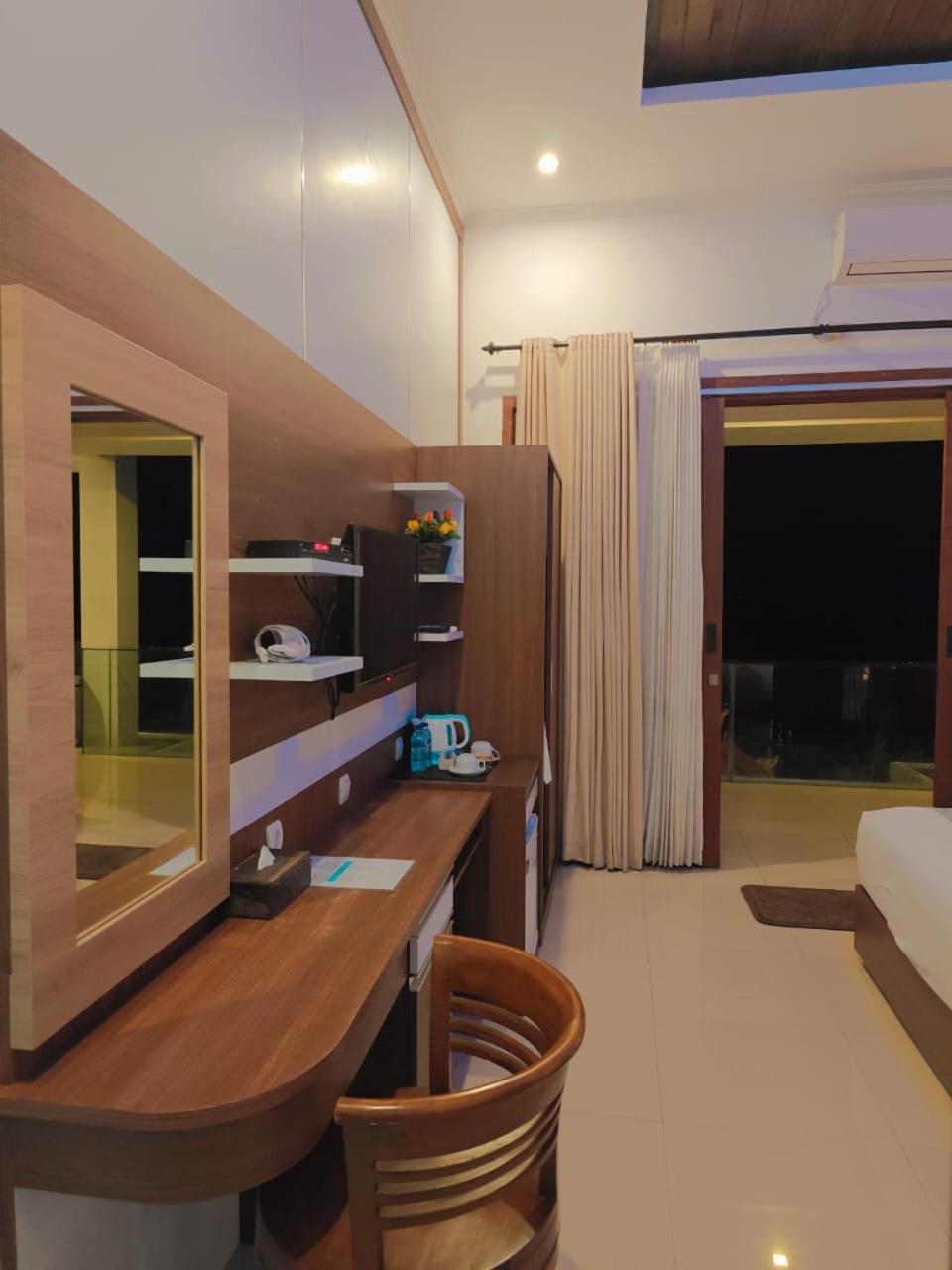 Nusa Sedayu Hotel By Ocean View Batununggul Exterior foto