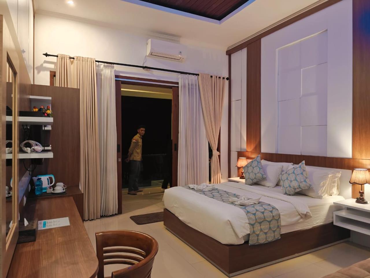 Nusa Sedayu Hotel By Ocean View Batununggul Exterior foto