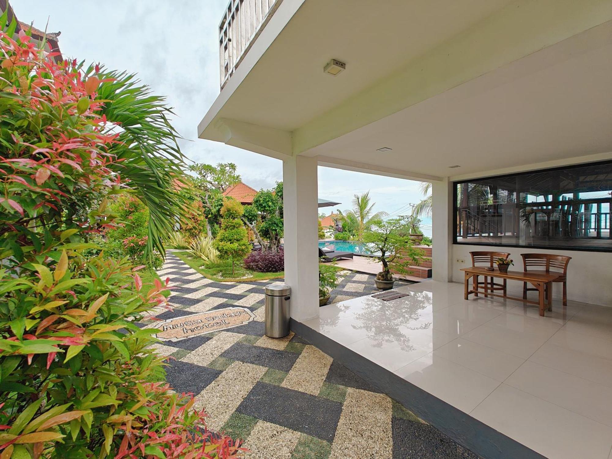 Nusa Sedayu Hotel By Ocean View Batununggul Exterior foto